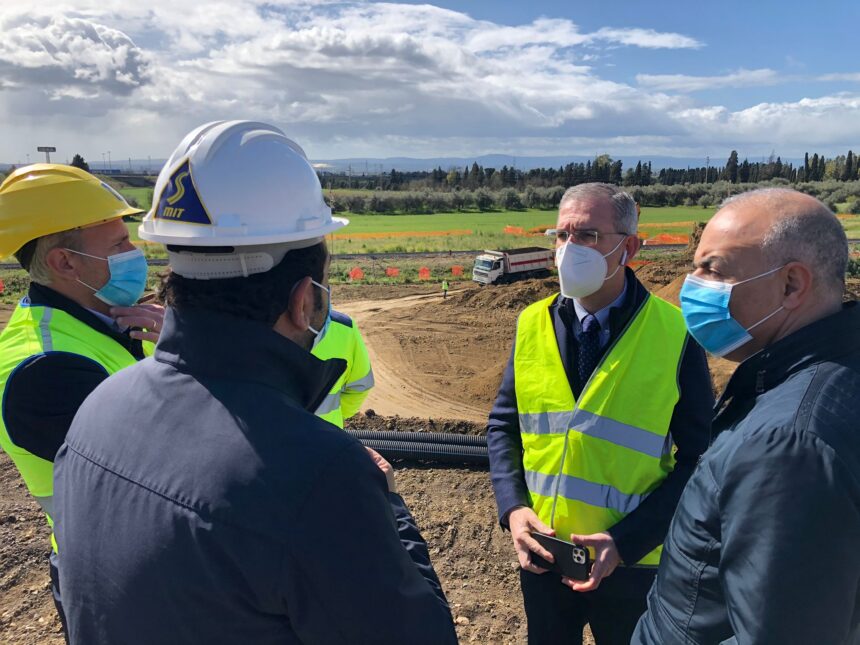 Tangenziale Catania, Falcone in sopralluogo al cantiere della rotatoria di Bicocca:” Opera ripartita dopo nostro monito, ora confidiamo in Anas e impresa per completarla entro due mesi”