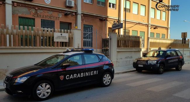 Evade dai domiciliari e viene rintracciato a bordo del suo scooter a Trapani. Arrestato 53nne dai Carabinieri