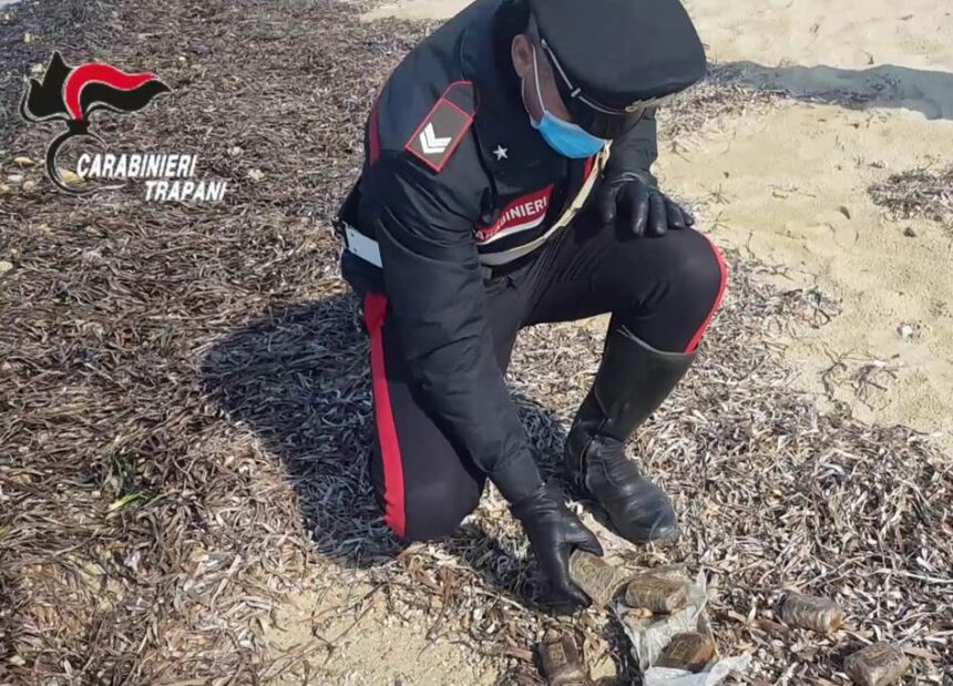 Petrosino. Panetti di hashish sul lungomare: intervengono i Carabinieri