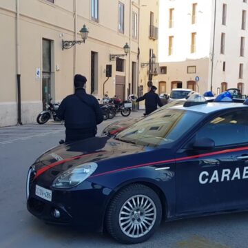 Trapani. Detenevano in casa vari tipi di droga da immettere nel mercato: i Carabinieri arrestano due persone