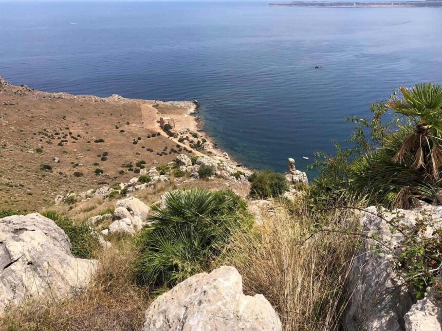 Ambiente, Musumeci: «Via ai lavori per riaprire nel trapanese la Riserva di Monte Cofano»