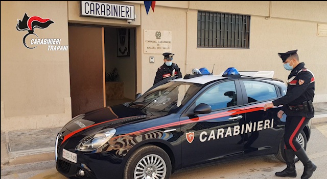 Agli arresti domiciliari minacciava la propria famiglia e i carabinieri: ora sta in carcere