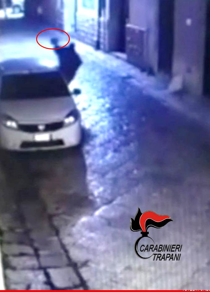 Mazara del Vallo: individuato e denunciato dai Carabinieri il giovane che ha danneggiato un auto del Comune