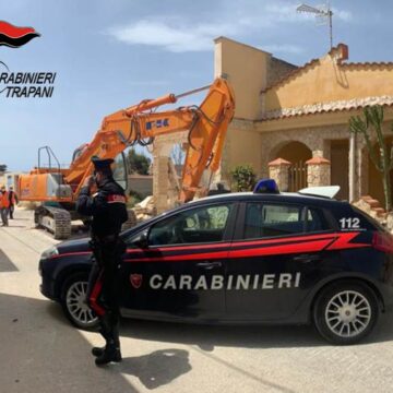 Triscina: ricominciano le demolizioni. Carabinieri sul posto per l’ordine e la sicurezza pubblica