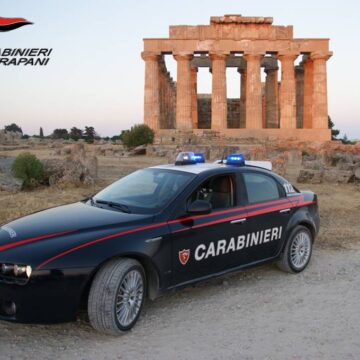 Castelvetrano. In auto con coltelli e cocaina: i Carabinieri denunciano 2 persone