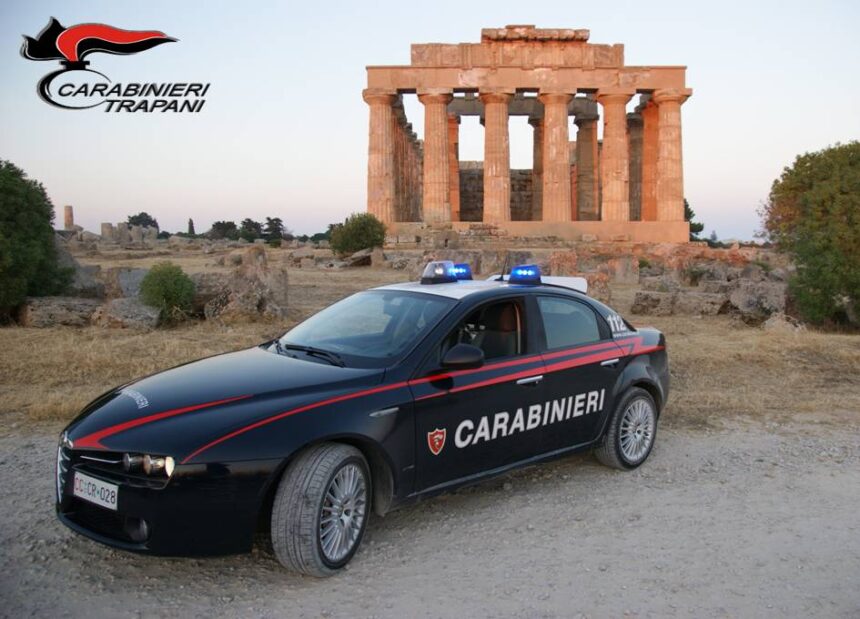 Castelvetrano. Minaccia di sfondare la porta di casa dell’ex moglie: i Carabinieri lo arrestano