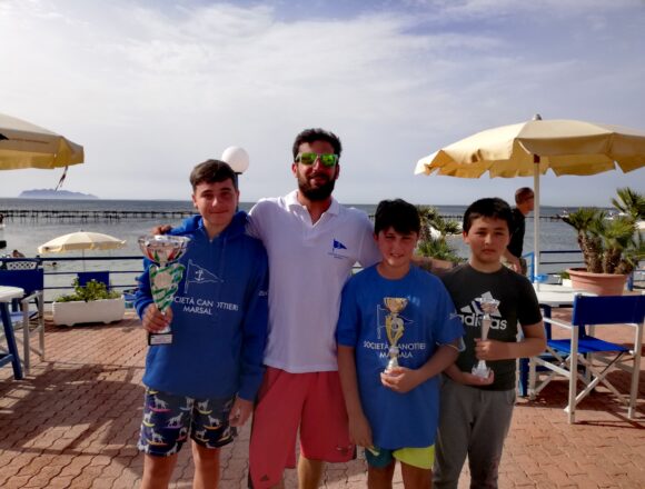 Windsurf, prima tappa zonale organizzata dalla Società Canottieri Marsala: sul podio Yuki Castroni, Cesare Genna e Alessandro Patti Windsurf, prima tappa zonale organizzata dalla Società Canottieri Marsala: sul podio Yuki Castroni, Cesare Genna e Alessandro Patti