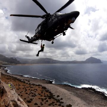 Aeronautica Militare e Corpo Nazionale Soccorso Alpino e Speleologico si addestrano insieme