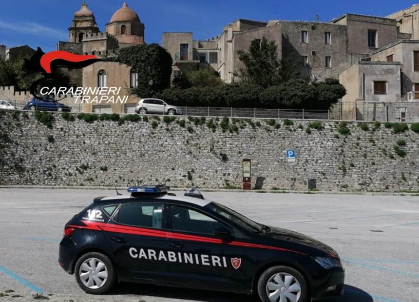 Trapani. Evade dai domiciliari: i Carabinieri lo trovano in giro sullo scooter e lo arrestano
