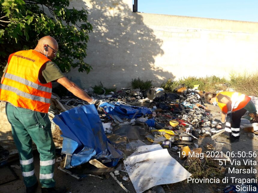 Marsala, in Via Vita rimossi rifiuti indiferrenziati e ingombranti