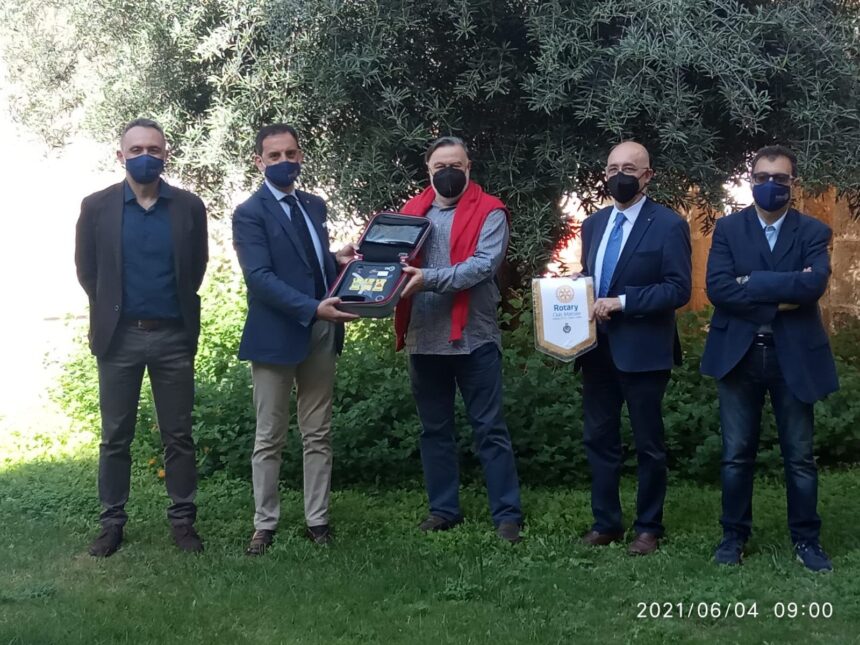 L’Ente Mostra di Pittura di Piazza Carmine è dotato di defibrillatore