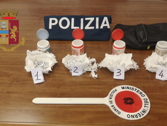 Scappa con 90 dosi di droga: pusher arrestato dalla Polizia di Stato a Trapani