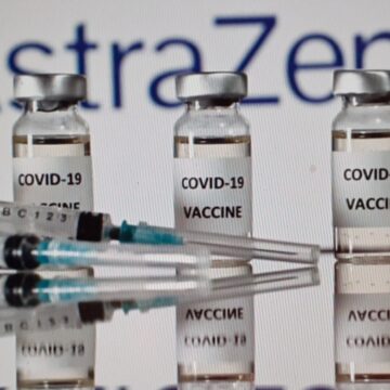 Covid, una tre giorni di porte aperte agli over 18 per vaccino AstraZeneca