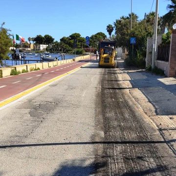 Da oggi chiusa a tratti la litoranea dello Stagnone per il rifacimento del manto stradale