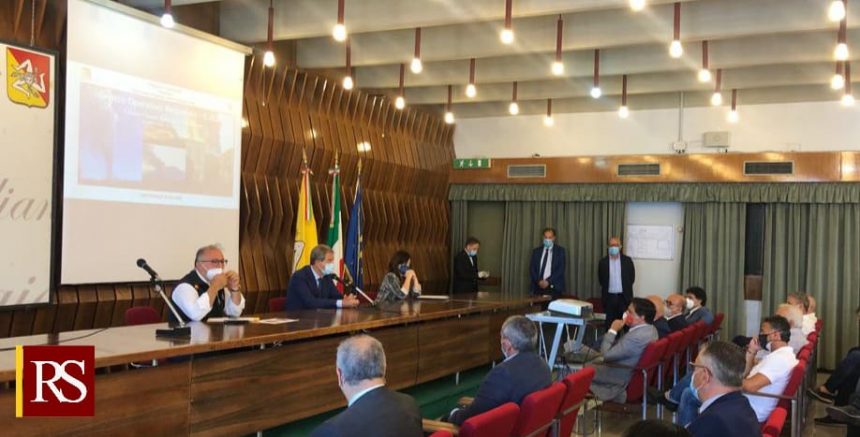 Emergenza cenere, Musumeci: chiederemo a Roma una norma per sostenere Comuni e privati