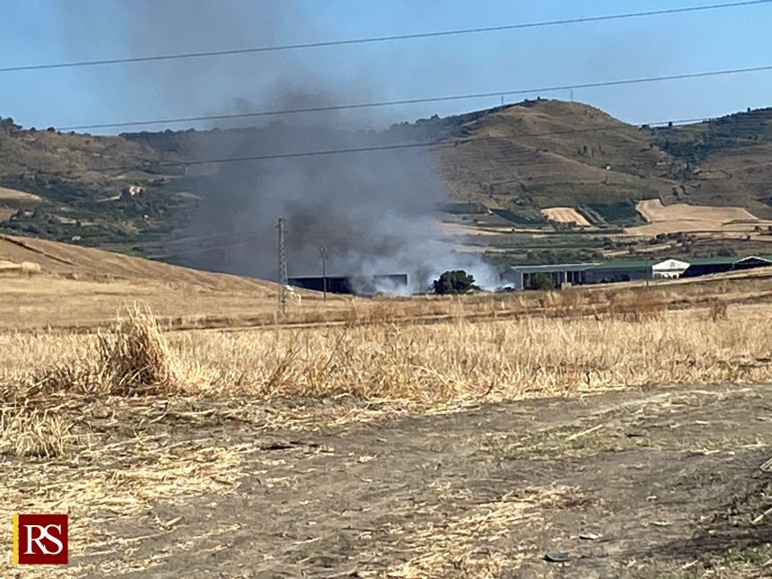 Incendio Kalat, assessore Baglieri: troppi “imprevisti” nella gestione rifiuti, avvieremo tavolo di crisi con prefetti