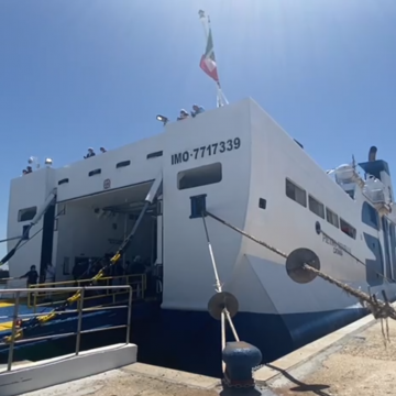 Isole minori, salpa il nuovo traghetto Mazara-Pantelleria. Musumeci: «Segno di rivincita dopo vent’anni»