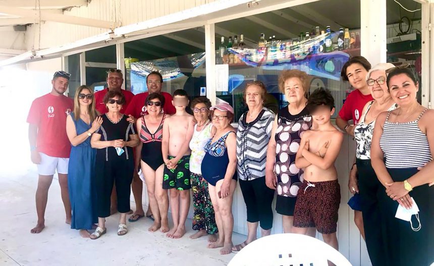 Mazara del Vallo, concluse le attività del centro “Vivi la Vita”: anziani al mare