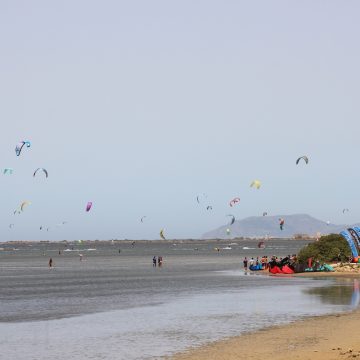 Marsala Kitefest. Continua con successo, fino a domenica lo spettacolo di vele e colori nella Laguna dello Stagnone