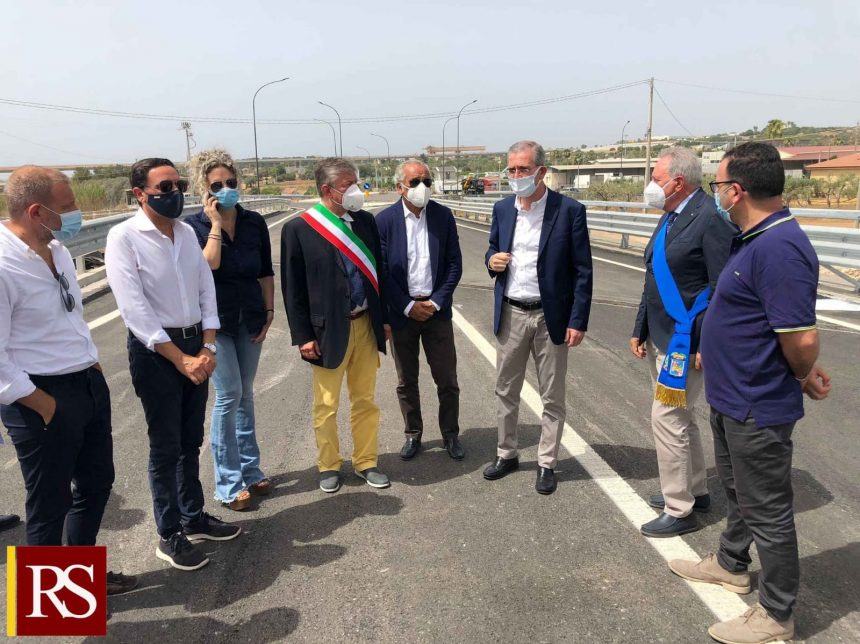 Ragusa, Falcone consegna Sp Ispica-Pozzallo e Ispica-Pachino: «Strade finalmente all’altezza delle aspettative»