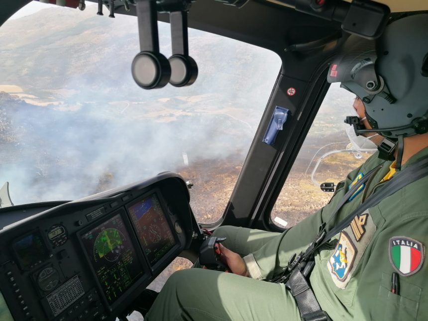 L’82° Centro C.S.A.R. dell’Aeronautica Militare interviene per spegnere un incendio al Bosco Vecchio