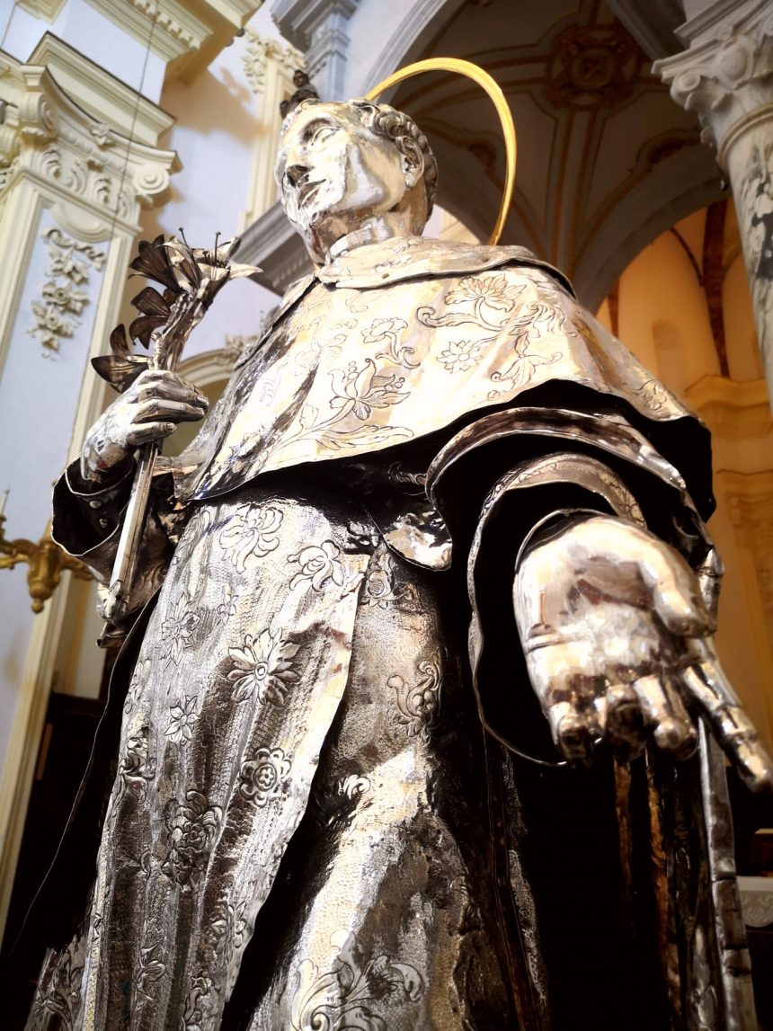 Ad Erice riapre la Chiesa di Sant’Alberto dei bianchi e viene ricollocata la statua del Santo. Domani la consegna delle chiavi da parte del sindaco e il Pontificale del vescovo in diretta Tv e social per permettere la più grande partecipazione dei fedeli