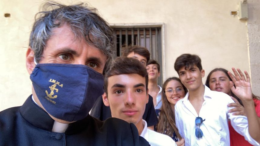 Volontariato, la Regione concede un ex convento ai ragazzi di padre Lo Bello a Siracusa