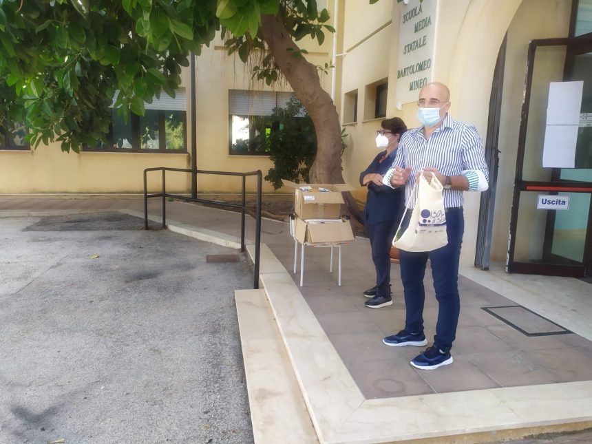 Flag “Isole di Sicilia” – consegna di kit didattici ecosostenibili agli studenti dell’Istituto comprensivo “Antonino Rallo” di Favignana