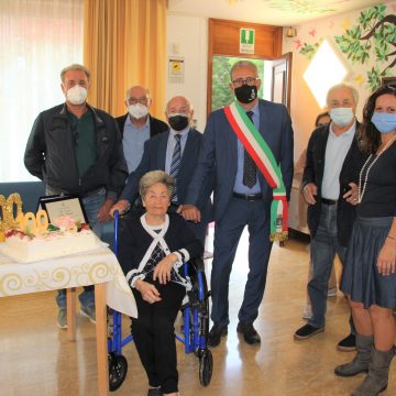 Delia Filardo ha compiuto 100 anni. Gli auguri della città di Marsala dal vice sindaco Paolo Ruggieri