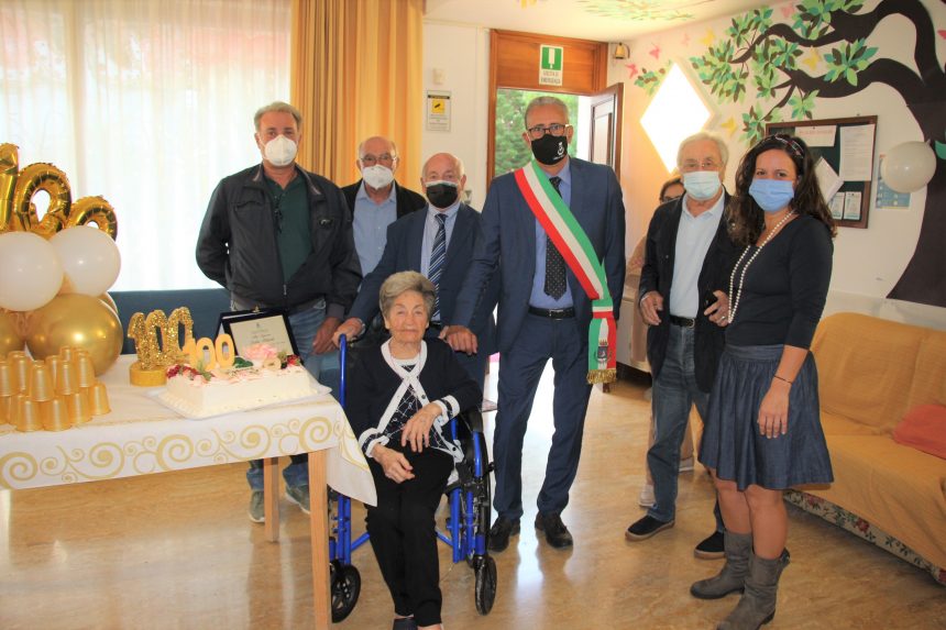 Delia Filardo ha compiuto 100 anni. Gli auguri della città di Marsala dal vice sindaco Paolo Ruggieri