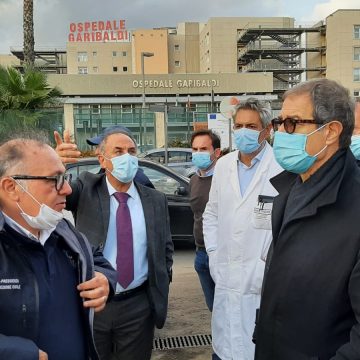 Maltempo, Musumeci e Razza all’ospedale Garibaldi di Catania: porre riparo agli errori del passato