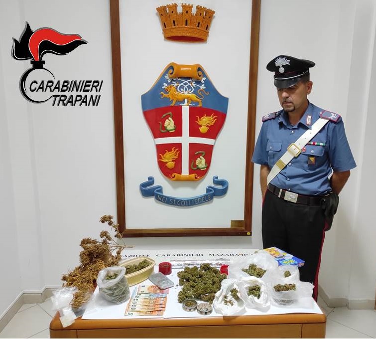 Mazara Due, marijuana stesa ad essiccare: i carabinieri arrestano 45enne