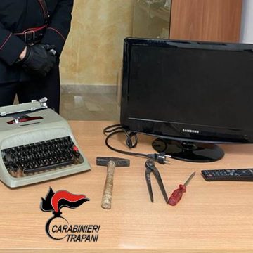 Campobello di Mazara. Sorpreso dai Carabinieri a rubare nelle case di villeggiatura: arrestato