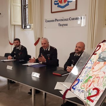 Carlo Lucarelli e il Maestro Sandro Chia per il Calendario Storico dell’Arma dei Carabinieri 2022