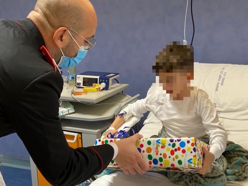 Marsala: Carabinieri consegnano doni di Natale ai bambini ricoverati al reparto di pediatria dell’Ospedale Paolo Borsellino