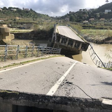 Crollo ponte San Bartolomeo, sopralluogo degli assessori Falcone e Turano