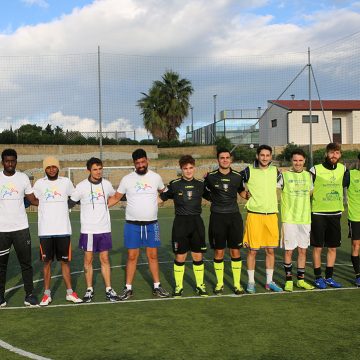 La Cooperativa Badia Grande ha promosso un incontro di calcetto multietnico per favorire l’integrazione tra i ragazzi del Centro di Accoglienza SAI di Vita ed i coetanei del posto che sono scesi in campo sotto l’egida della locale Pro Loco