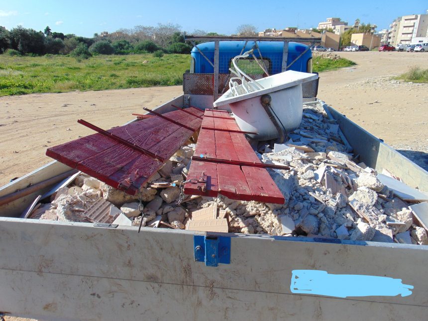 Marsala, trasporto illecito di rifiuti speciali. La Polizia municipale sequestra autocarro