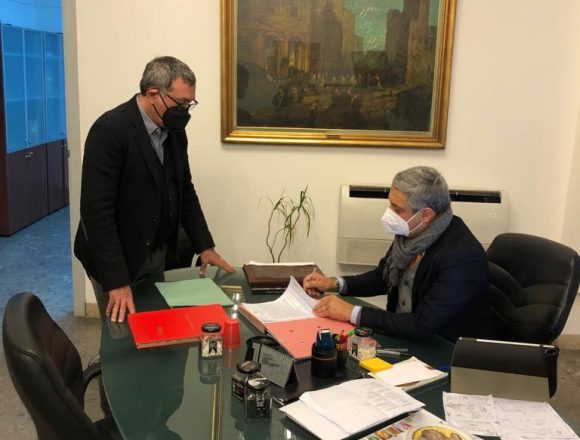 Apicoltura, governo Musumeci supporta il settore con l’aumento della quota di carburante agevolato Apicoltura, governo Musumeci supporta il settore con l’aumento della quota di carburante agevolato