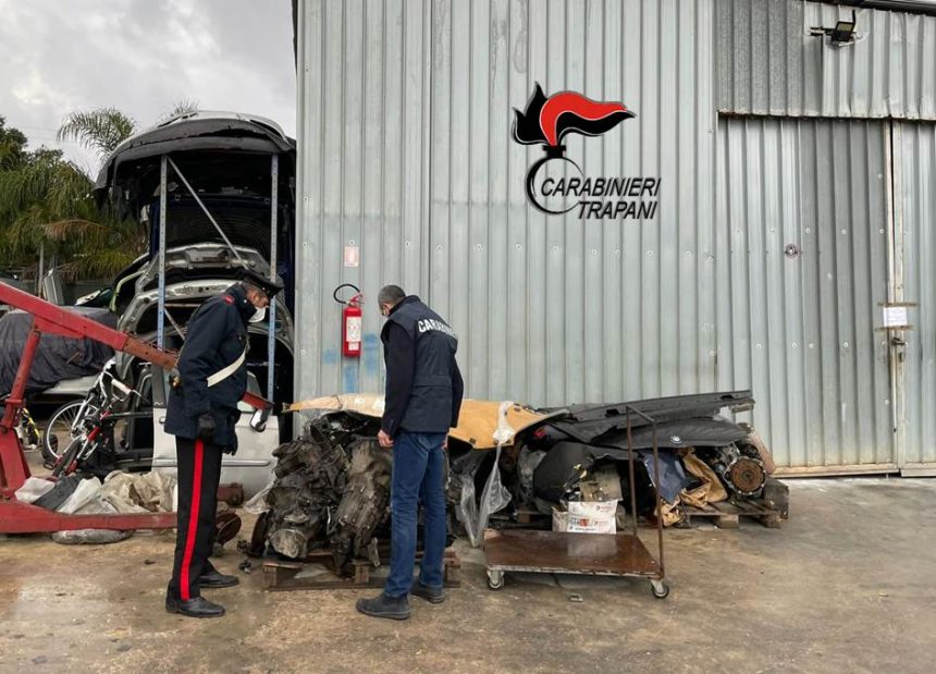 Alcamo. Scoperto dai Carabinieri impianto di autodemolizione non autorizzato: denunciato il titolare