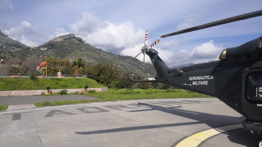 Elicottero dell’Aeronautica Militare trasporta un neonato in imminente pericolo di vita