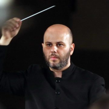 Il Direttore d’Orchestra siciliano Francesco Di Mauro sfonda nei teatri di tutto il mondo