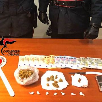 Marsala. Contrasto allo spaccio di sostanze stupefacenti: i Carabinieri arrestano un uomo e sequestrano circa mezzo kg di droga