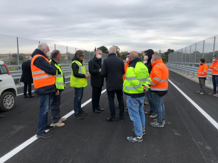 Autostrada del Sud-Est, aperto al traffico nuovo sovrappasso della Sp 45. Falcone: «Garantiamo continuità nello sviluppo dell’opera»