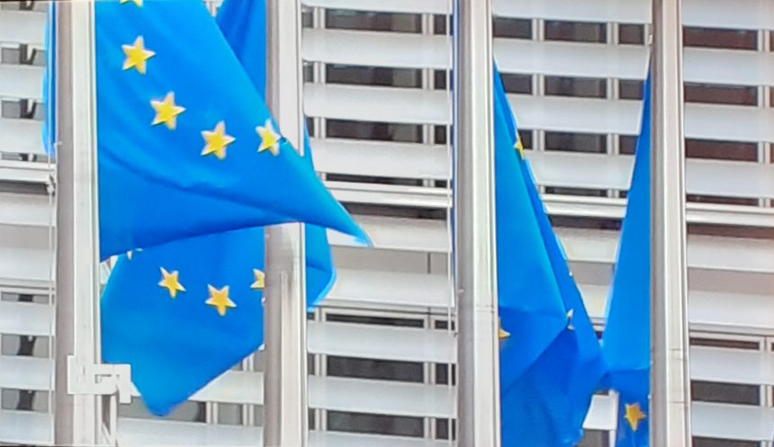 Certificato digitale COVID dell’UE: Il PE approva la proroga di un anno