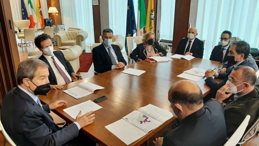 Catania, Regione e Università firmano la convenzione: ex ospedale agli studenti Catania, Regione e Università firmano la convenzione: ex ospedale agli studenti