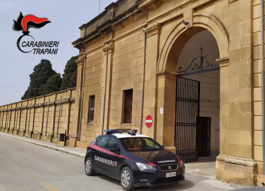 Mazara del Vallo. I Carabinieri arrestano i presunti autori del furto nel cimitero comunale