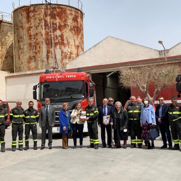 La famiglia Roccaforte ed Rotary Marsala con i Vigili del Fuoco