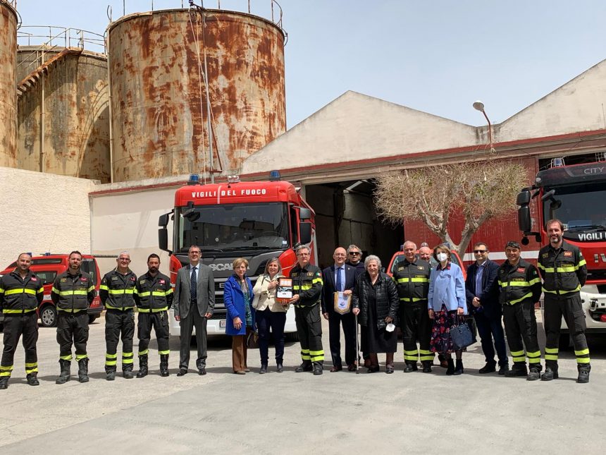La famiglia Roccaforte ed Rotary Marsala con i Vigili del Fuoco