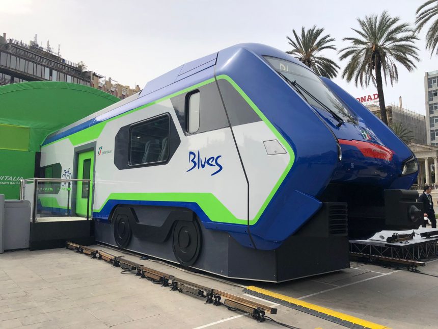 Trasporti, presentati a Palermo i nuovi treni ibridi Blues acquistati dalla Regione. Falcone: “Miglioriamo i servizi nelle tratte disagiate”